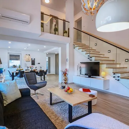 Anna Barbariga, New 2022 Luxurious With Private Pool! *