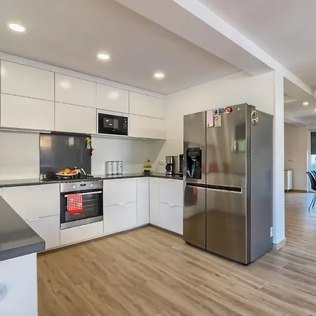 Anna Barbariga, New 2022 Luxurious With Private Pool! Villa