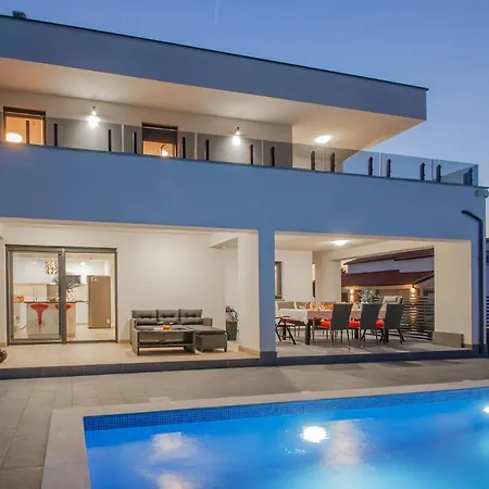 Anna Barbariga, New 2022 Luxurious With Private Pool! *